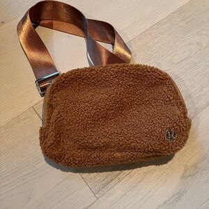 Lululemon Tan Sherpa Crossbody Bag

Received as gift - never used